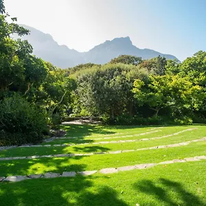 vineyard-hotel.hotels-capetown.com/